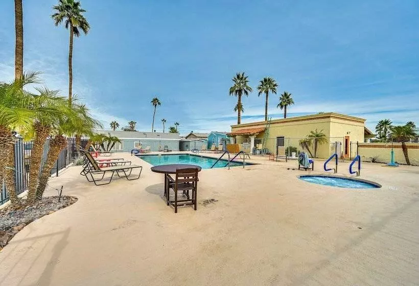 Yuma Home W/ Fire Pit & Outdoor Community Pool!