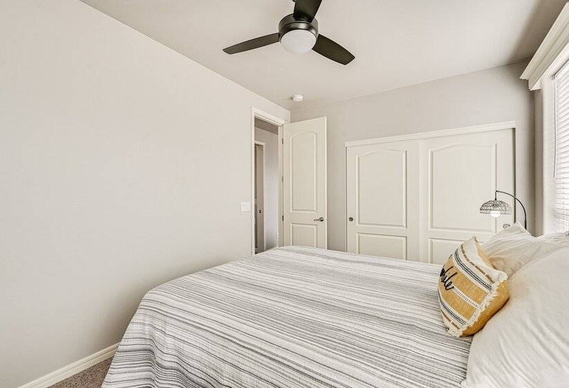 Yuma Home W/ Fire Pit & Outdoor Community Pool!