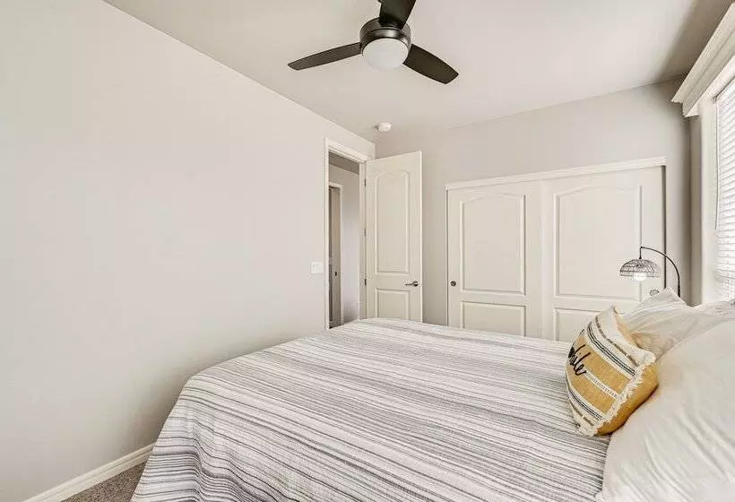 Yuma Home W/ Fire Pit & Outdoor Community Pool!