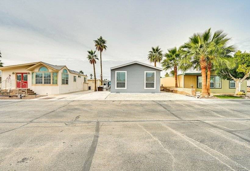 Yuma Home W/ Fire Pit & Outdoor Community Pool!