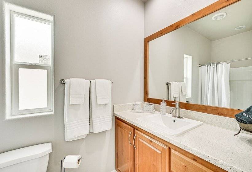 Yuma Home W/ Fire Pit & Outdoor Community Pool!