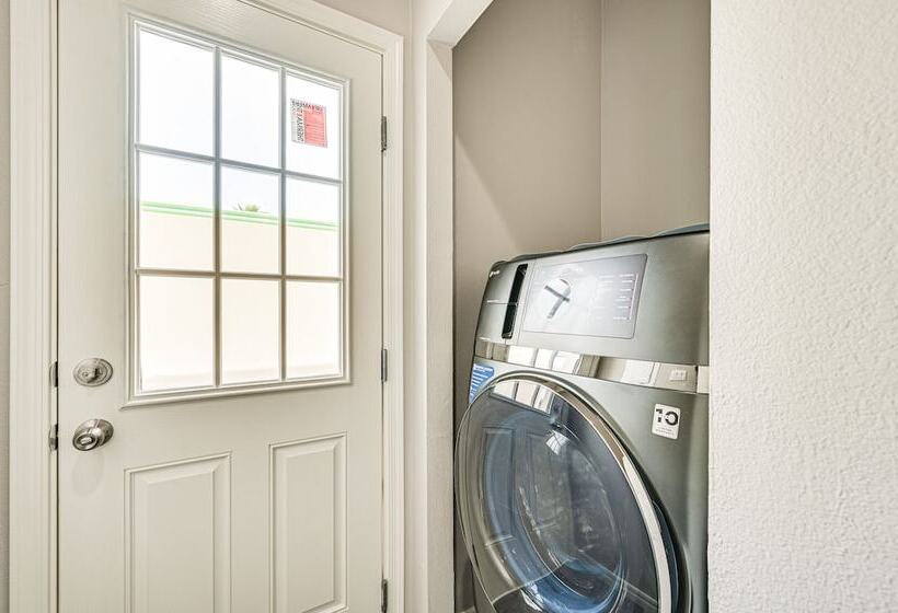 Yuma Home W/ Fire Pit & Outdoor Community Pool!