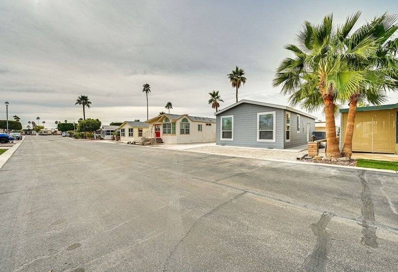 Yuma Home W/ Fire Pit & Outdoor Community Pool!