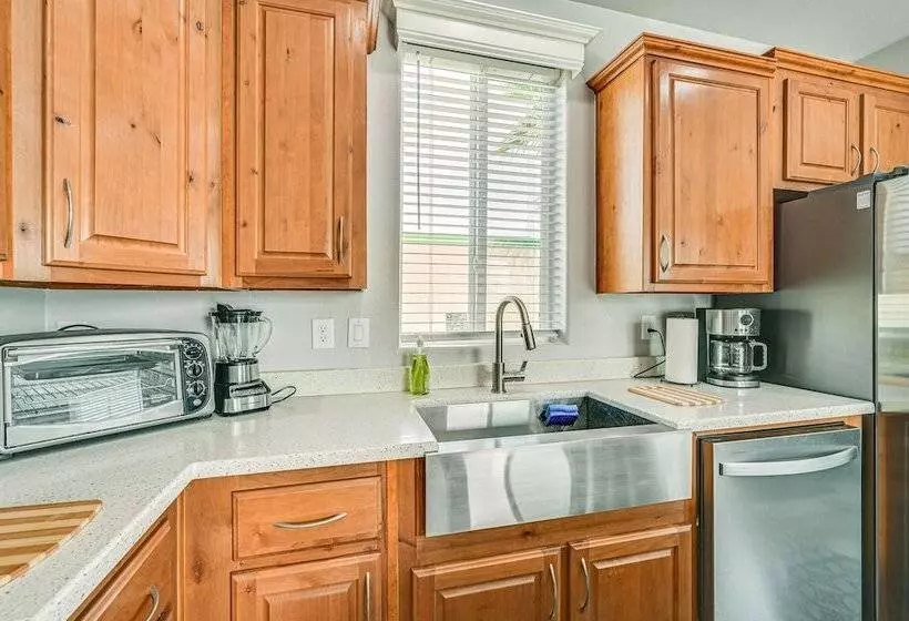 Yuma Home W/ Fire Pit & Outdoor Community Pool!