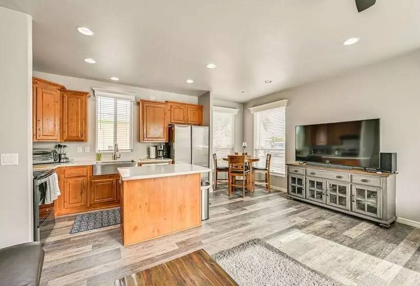 Yuma Home W/ Fire Pit & Outdoor Community Pool!