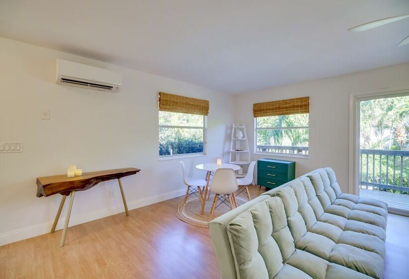 Fort Pierce Cottage W/ Shared Pool & Patio!