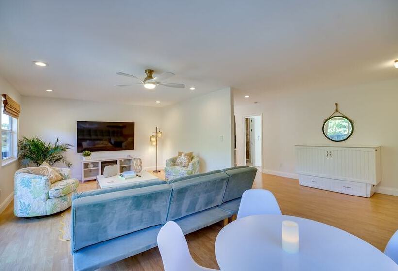 Fort Pierce Cottage W/ Shared Pool & Patio!