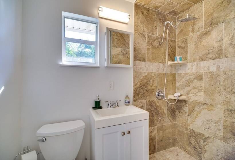 Fort Pierce Cottage W/ Shared Pool & Patio!