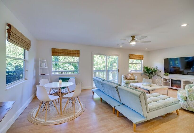 Fort Pierce Cottage W/ Shared Pool & Patio!