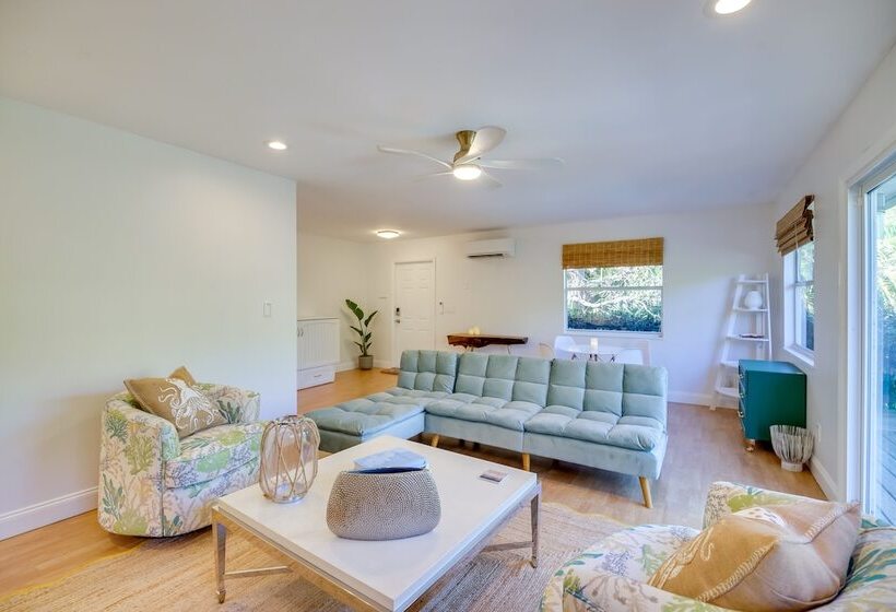 Fort Pierce Cottage W/ Shared Pool & Patio!