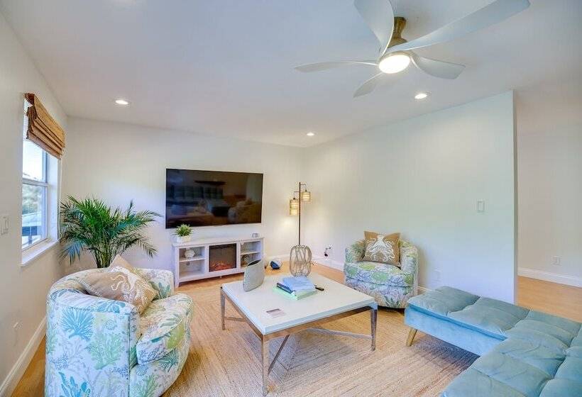 Fort Pierce Cottage W/ Shared Pool & Patio!