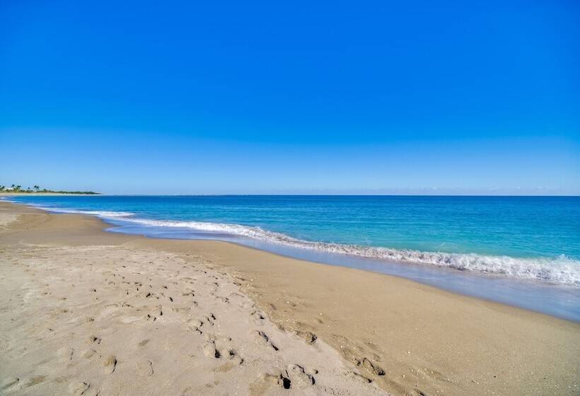 Fort Pierce Cottage W/ Shared Pool & Patio!