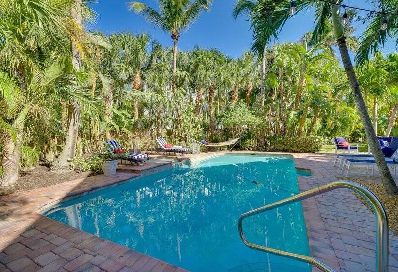 Fort Pierce Cottage W/ Shared Pool & Patio!