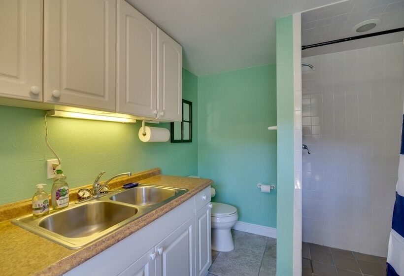 Fort Pierce Cottage W/ Shared Pool & Patio!