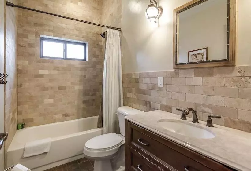 Hotelli Aspenwood Manor