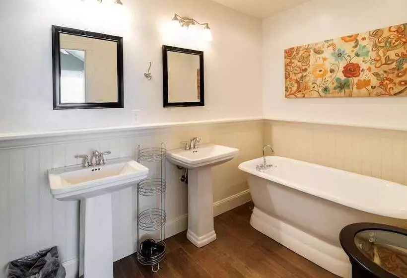 Hotelli Aspenwood Manor
