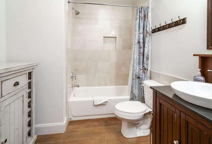 בית מלון כפרי Aspenwood Manor