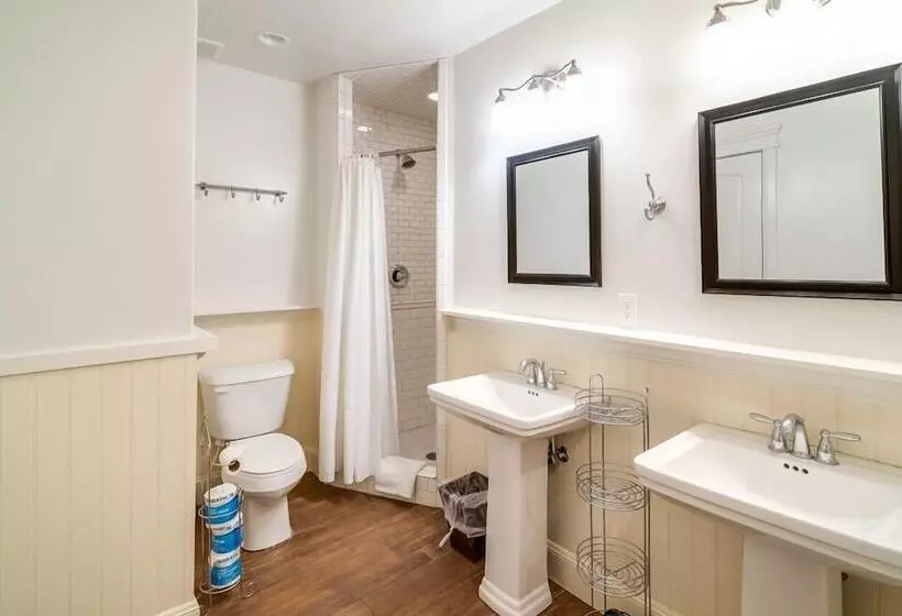 Hotelli Aspenwood Manor