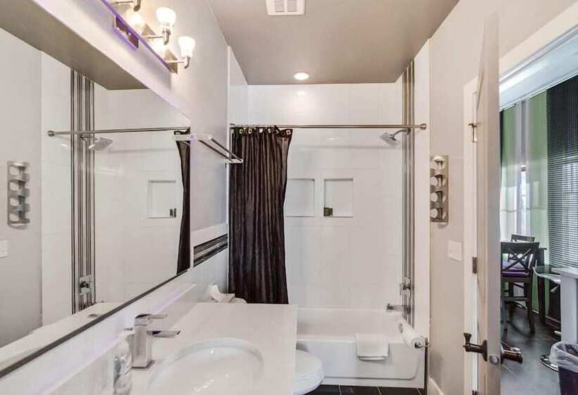 בית מלון כפרי Aspenwood Manor