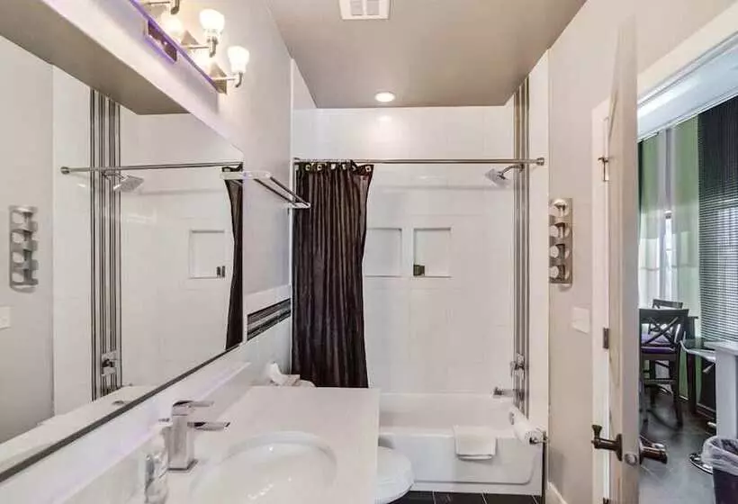 Hotelli Aspenwood Manor