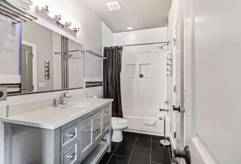 בית מלון כפרי Aspenwood Manor