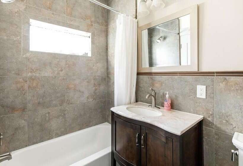 בית מלון כפרי Aspenwood Manor