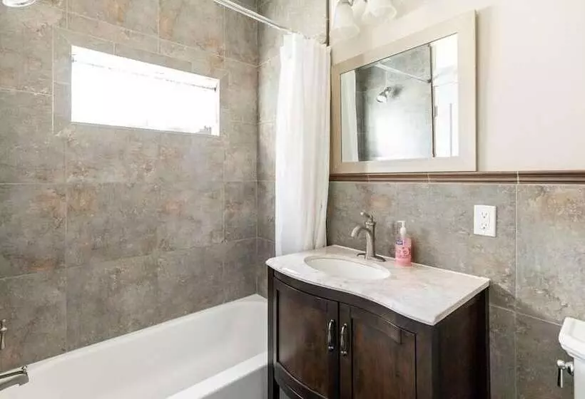 Hotelli Aspenwood Manor