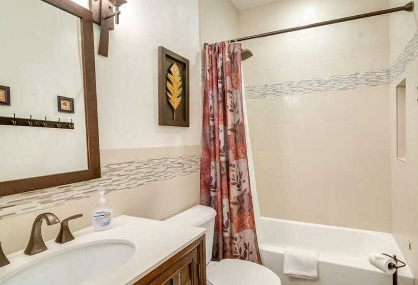 בית מלון כפרי Aspenwood Manor