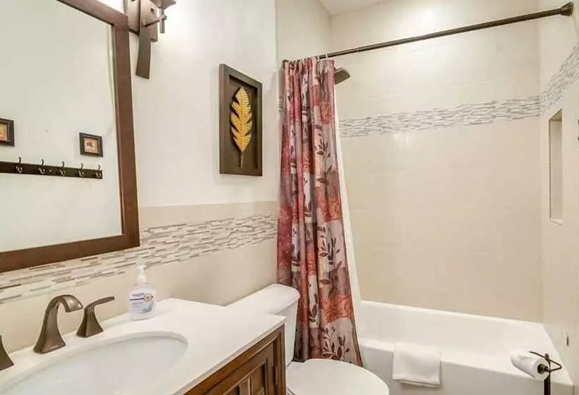 Hotelli Aspenwood Manor