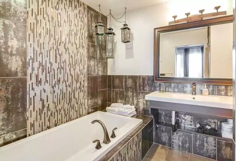 Hotelli Aspenwood Manor