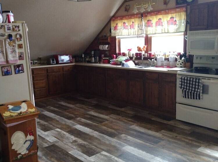 مبيت وإفطار Kennedys Red Barn Inn