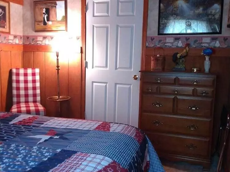 Aamiaismajoitus (B&B) Kennedys Red Barn Inn