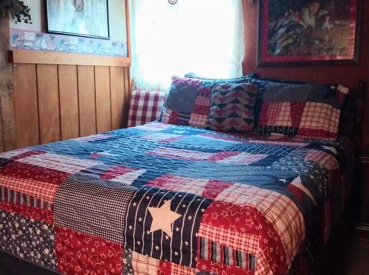 Aamiaismajoitus (B&B) Kennedys Red Barn Inn