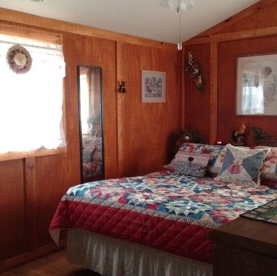 مبيت وإفطار Kennedys Red Barn Inn