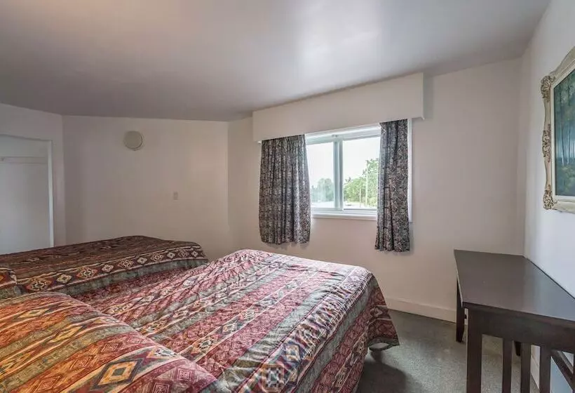 Castaway Motel