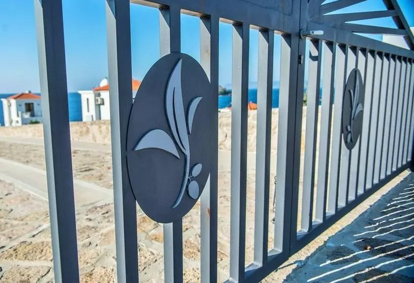 Eleia Seafront Suites & Villas