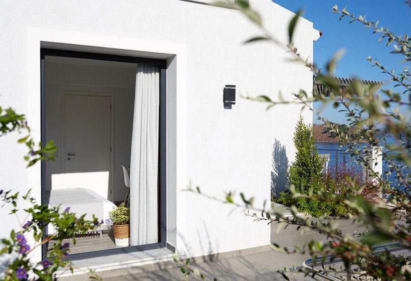 Eleia Seafront Suites & Villas