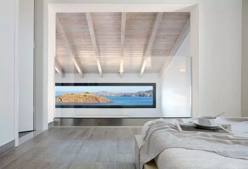 Eleia Seafront Suites & Villas