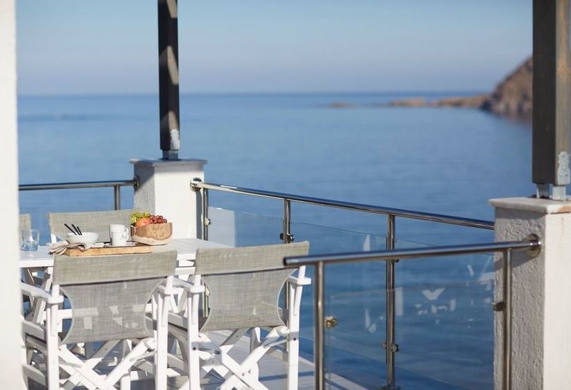 Eleia Seafront Suites & Villas