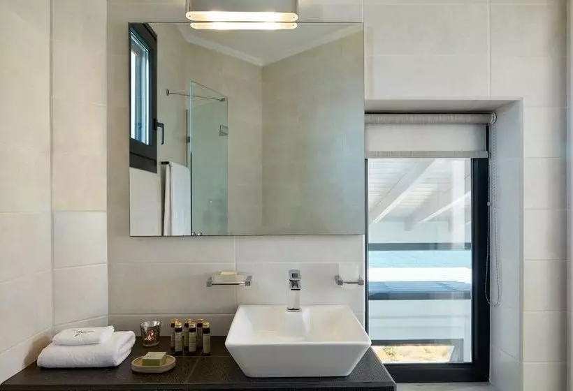 Eleia Seafront Suites & Villas