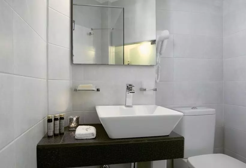 Eleia Seafront Suites & Villas