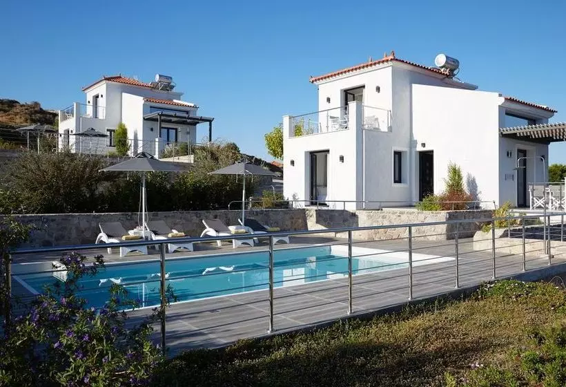 Eleia Seafront Suites & Villas