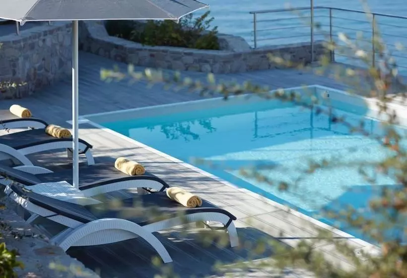 Eleia Seafront Suites & Villas