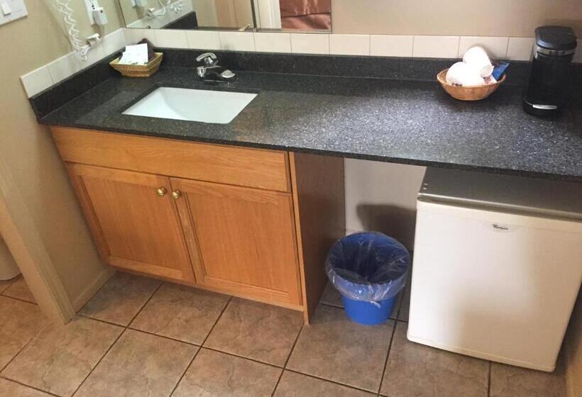 בית מלון כפרי Avalon Inn