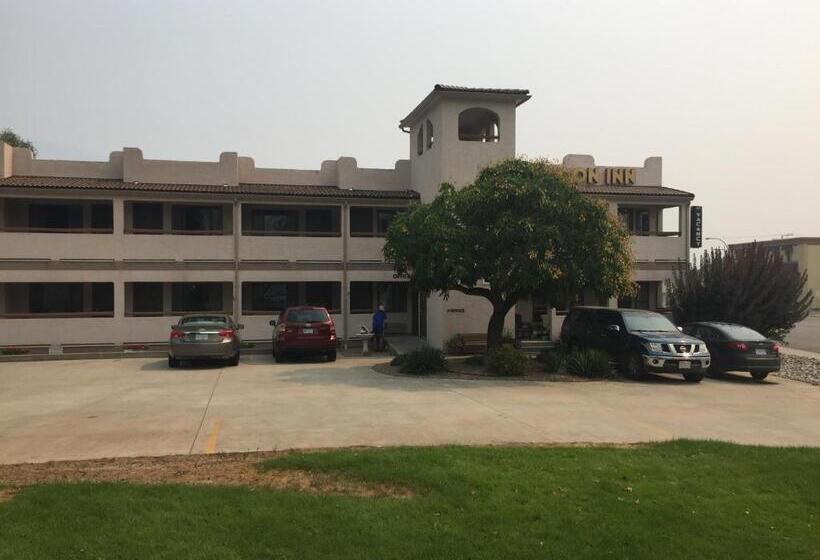 בית מלון כפרי Avalon Inn