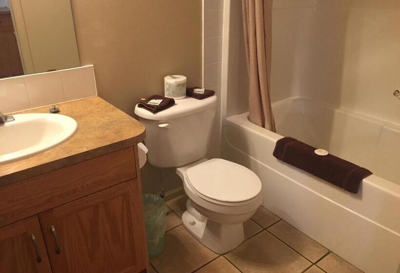 בית מלון כפרי Avalon Inn