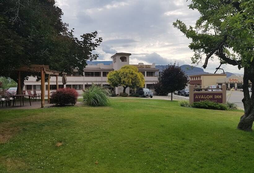 בית מלון כפרי Avalon Inn