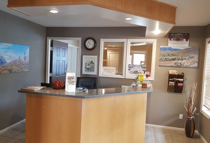 בית מלון כפרי Avalon Inn