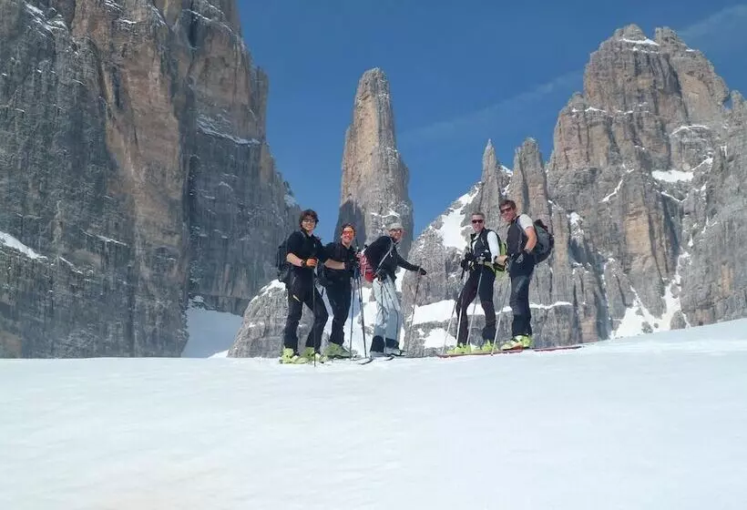 ホテル Garnì La Soldanella