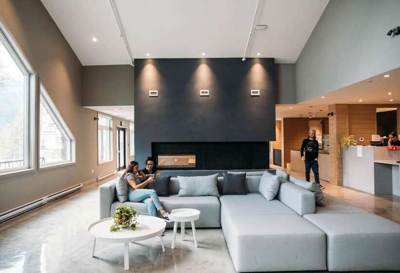 هتل Hi Jasper Hostel